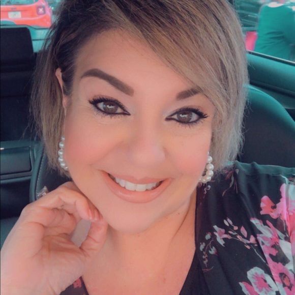 Meet your Posher, Carly - Picture 3 of 17